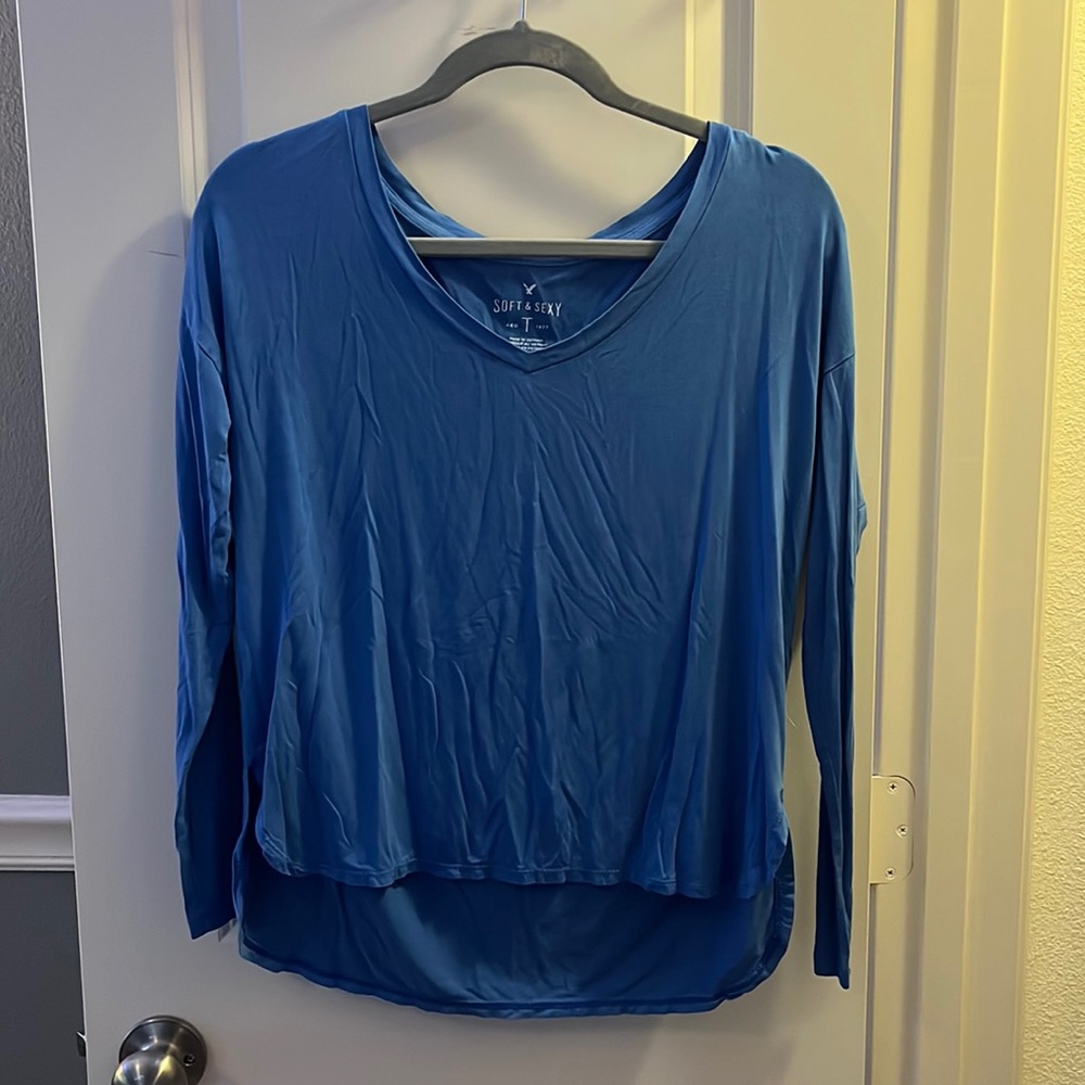 American Eagle blue long sleeve vneck tshirt size XS